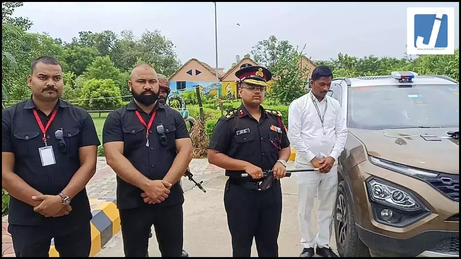 फर्जी ब्रिगेडियर पकड़ाया, मचा हड़कंप, सेना के जवान कर रहे पूछताछ फर्जी ब्रिगेडियर पकड़ाया, मचा हड़कंप, सेना के जवान कर रहे पूछताछ