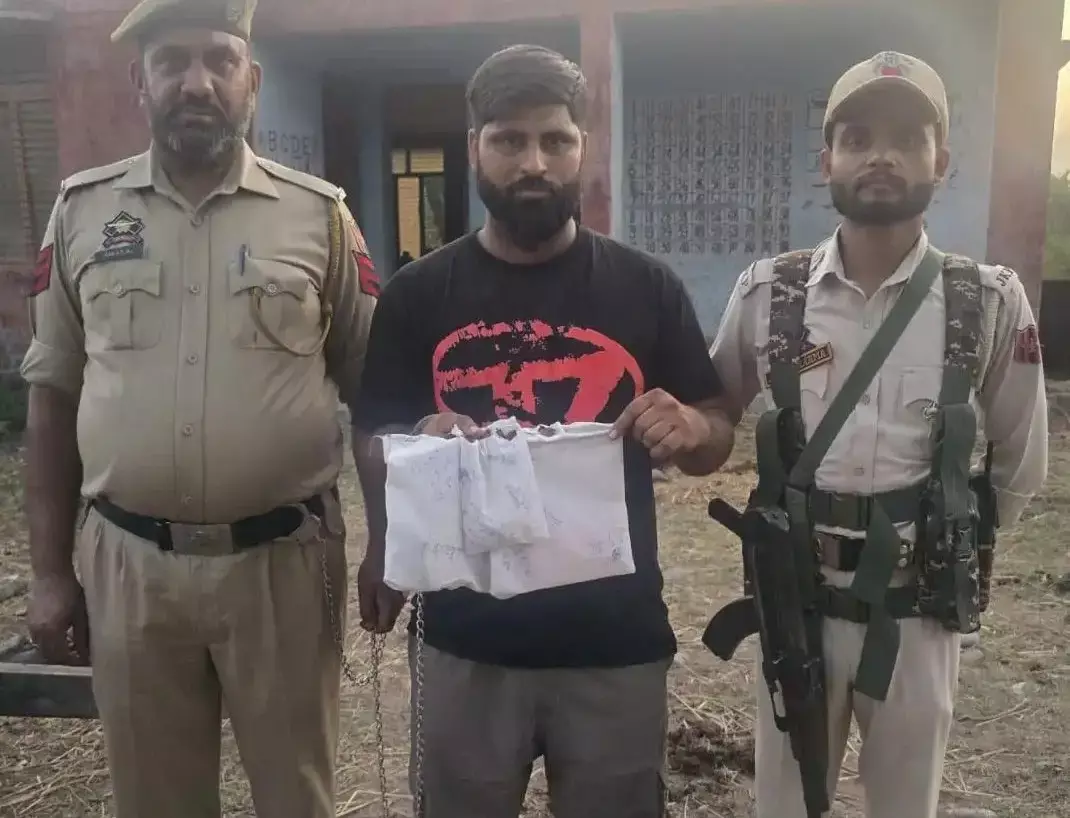 Kathua: हेरोइन के साथ तीन तस्कर गिरफ्तार, नशा कारोबार पर बड़ी कार्रवाई Kathua: हेरोइन के साथ तीन तस्कर गिरफ्तार, नशा कारोबार पर बड़ी कार्रवाई