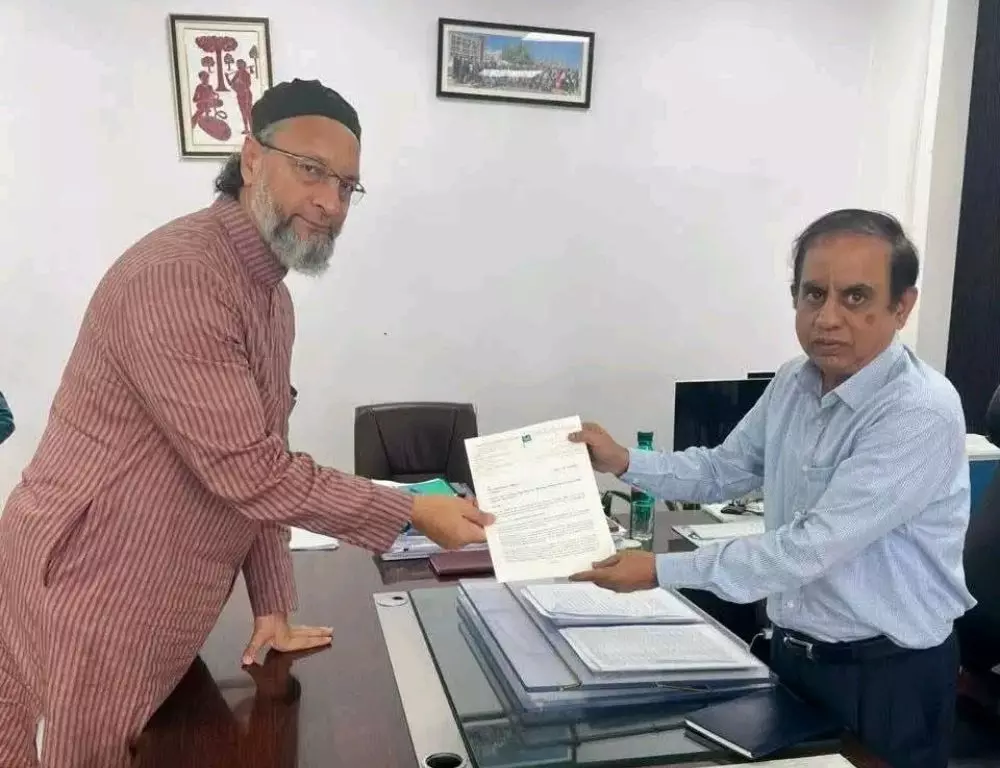 Asaduddin Owaisi ने तेलंगाना में वोटर लिस्ट में सुधार की प्रक्रिया पर चिंता जताई Asaduddin Owaisi ने तेलंगाना में वोटर लिस्ट में सुधार की प्रक्रिया पर चिंता जताई