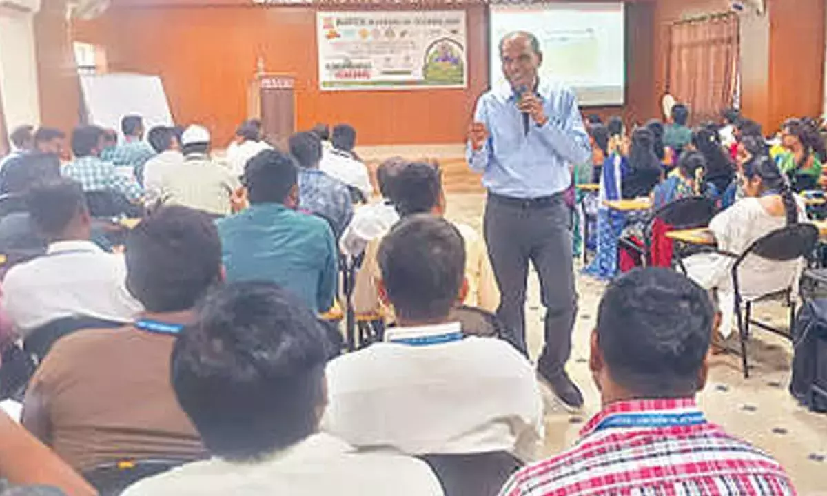 Andhra: गेट्स में फैकल्टी डेवलपमेंट प्रोग्राम आयोजित किया गया Andhra: गेट्स में फैकल्टी डेवलपमेंट प्रोग्राम आयोजित किया गया