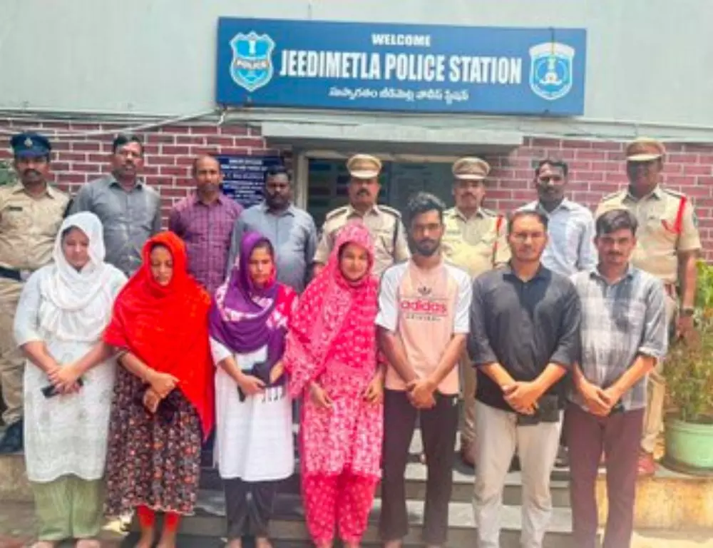 Jeedimetla में सात बांग्लादेशी नागरिक पकड़े गए, डिपोर्टेशन सेंटर भेजा गया Jeedimetla में सात बांग्लादेशी नागरिक पकड़े गए, डिपोर्टेशन सेंटर भेजा गया