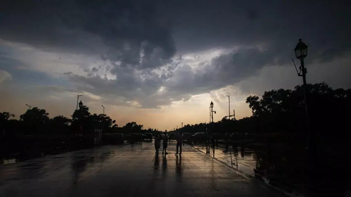 Kerala में 5 दिन भारी बारिश की चेतावनी, येलो अलर्ट जारी Kerala में 5 दिन भारी बारिश की चेतावनी, येलो अलर्ट जारी