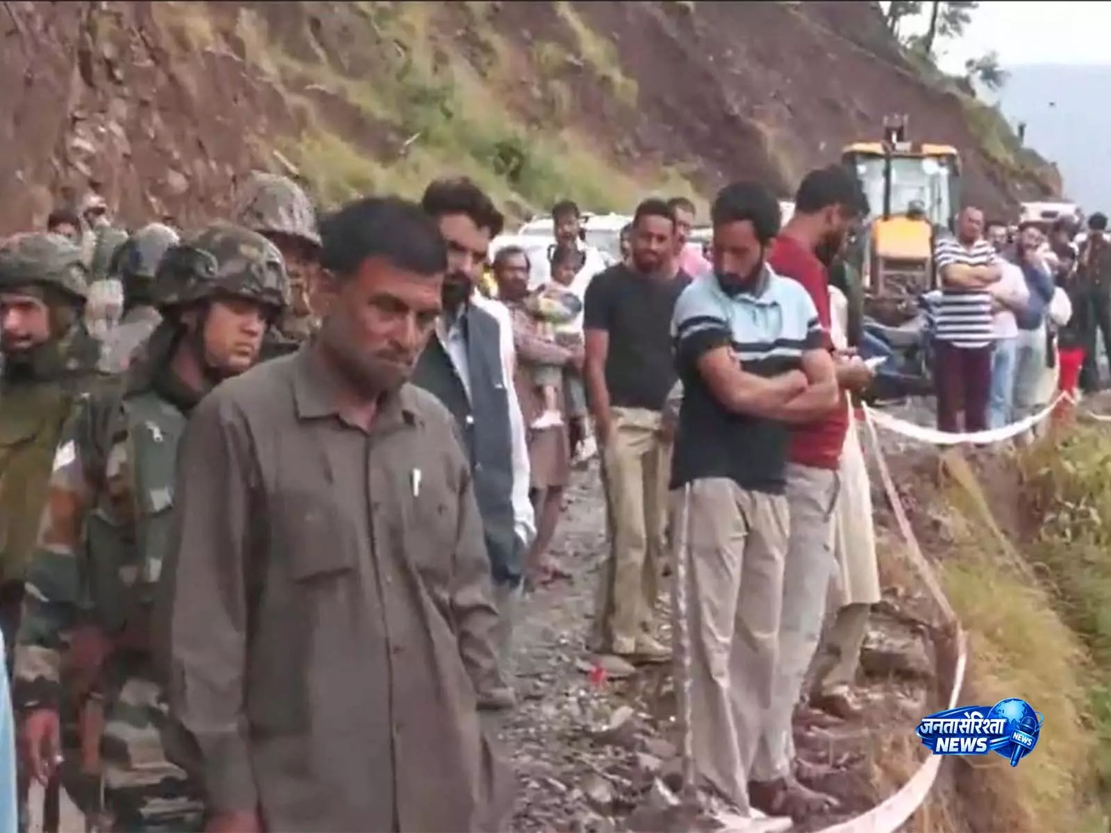 पुंछ में भूस्खलन से सैकड़ों वाहन फंसे, BRO ने 5 घंटे बाद NH-144 बहाल किया पुंछ में भूस्खलन से सैकड़ों वाहन फंसे, BRO ने 5 घंटे बाद NH-144 बहाल किया