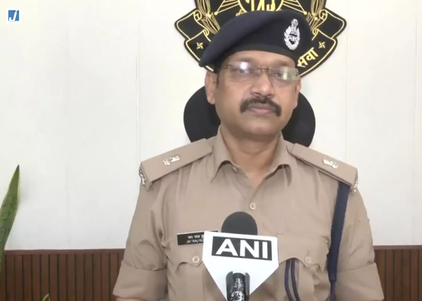 ग्वालियर में पुलिस कांस्टेबल ने की आत्महत्या, पारिवारिक कलह की आशंका ग्वालियर में पुलिस कांस्टेबल ने की आत्महत्या, पारिवारिक कलह की आशंका