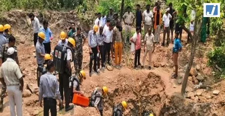 Jharkhand: रामगढ़ में एक कोयला खदान में जहरीली गैस सूंघने से चार लोगों की मौत Jharkhand: रामगढ़ में एक कोयला खदान में जहरीली गैस सूंघने से चार लोगों की मौत