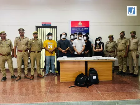 विदेशी नागरिकों से करोड़ों रुपए की ठगी करने वाले 13 साइबर अपराधी गिरफ्तार विदेशी नागरिकों से करोड़ों रुपए की ठगी करने वाले 13 साइबर अपराधी गिरफ्तार