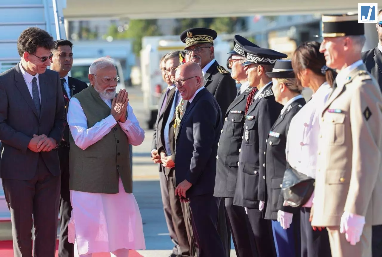 नीस में पीएम मोदी का भव्य स्वागत, सामने आईं तस्वीरें नीस में पीएम मोदी का भव्य स्वागत, सामने आईं तस्वीरें