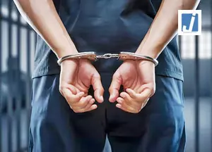 दरभंगा में शोरूम के मैनेजर की पीट-पीटकर हत्या के मामले में आरोपी गिरफ्ता दरभंगा में शोरूम के मैनेजर की पीट-पीटकर हत्या के मामले में आरोपी गिरफ्ता