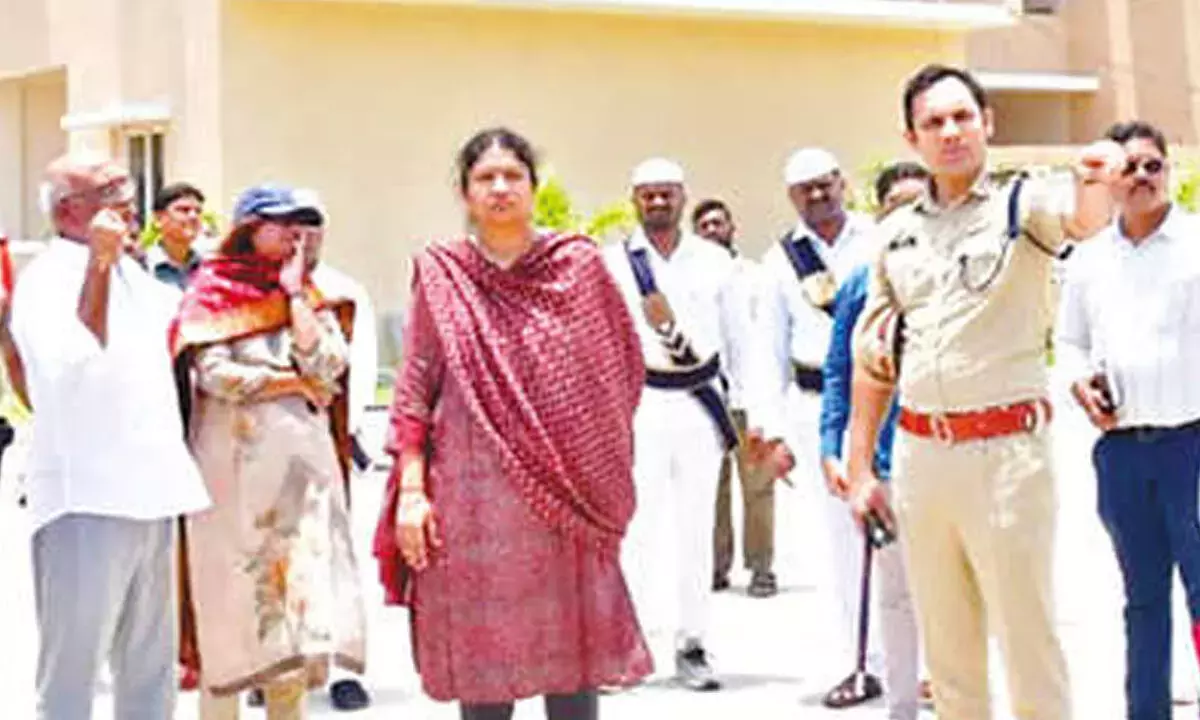 कलेक्टर ने नए कलेक्ट्रेट भवन का काम तेज़ी से पूरा करने के निर्देश दिए