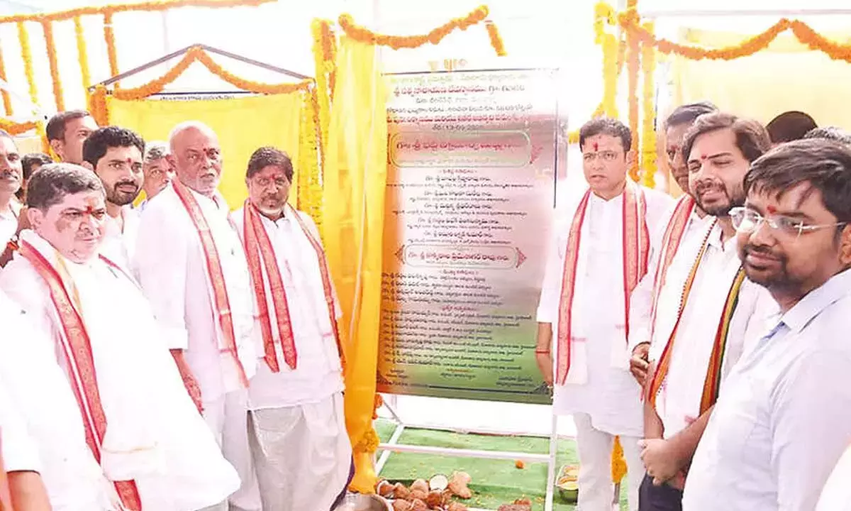 सरकार तेलंगाना में मंदिर के विकास पर 2,216 करोड़ रुपये खर्च कर रही सरकार तेलंगाना में मंदिर के विकास पर 2,216 करोड़ रुपये खर्च कर रही