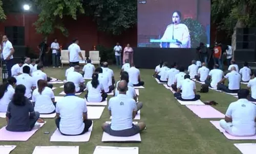 योग को जन-जन तक पहुंचाने की पहल, आयुष मंत्रालय ने ऑनलाइन सेशन में बनाया रिकॉर्ड का लक्ष्य