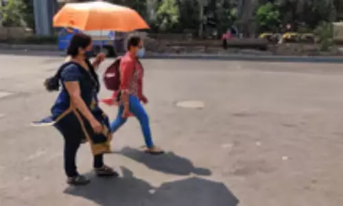 Mumbai : मानसून की देरी के बीच गर्म और उमस भरा मौसम, हल्की बारिश की संभावना Mumbai : मानसून की देरी के बीच गर्म और उमस भरा मौसम, हल्की बारिश की संभावना