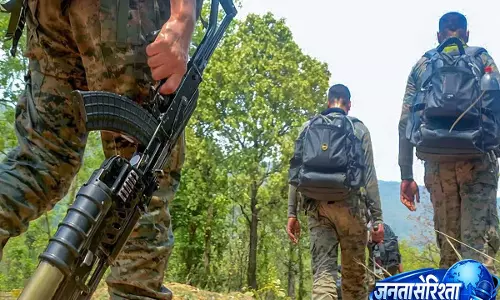 Jammu & Kashmir: सुरक्षा बलों की घेराबंदी तेज, राजौरी में लगातार तलाशी अभियान Jammu & Kashmir: सुरक्षा बलों की घेराबंदी तेज, राजौरी में लगातार तलाशी अभियान