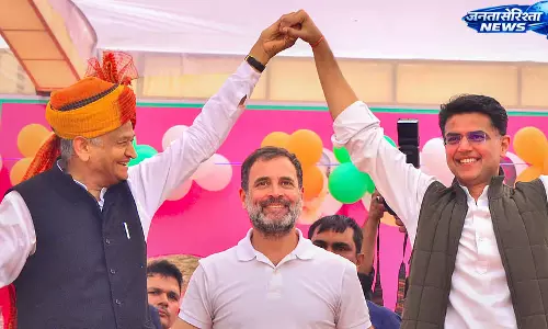 Ashok गहलोत के बयान से राजस्थान की राजनीति में हलचल, 2022 विवाद पर दी सफाई Ashok गहलोत के बयान से राजस्थान की राजनीति में हलचल, 2022 विवाद पर दी सफाई