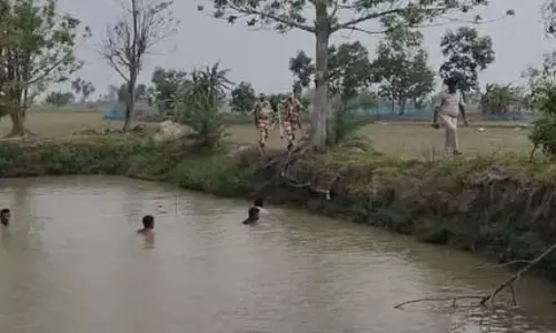 पश्चिम बंगाल के गोसाबा में तालाब से बरामद हुए हथियार, जांच में जुटी पुलिस पश्चिम बंगाल के गोसाबा में तालाब से बरामद हुए हथियार, जांच में जुटी पुलिस