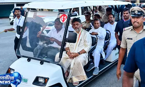 Karnataka : कैबिनेट विस्तार पर मंथन, जातीय और क्षेत्रीय संतुलन बनी शिवकुमार के सामने बड़ी चुनौती Karnataka : कैबिनेट विस्तार पर मंथन, जातीय और क्षेत्रीय संतुलन बनी शिवकुमार के सामने बड़ी चुनौती