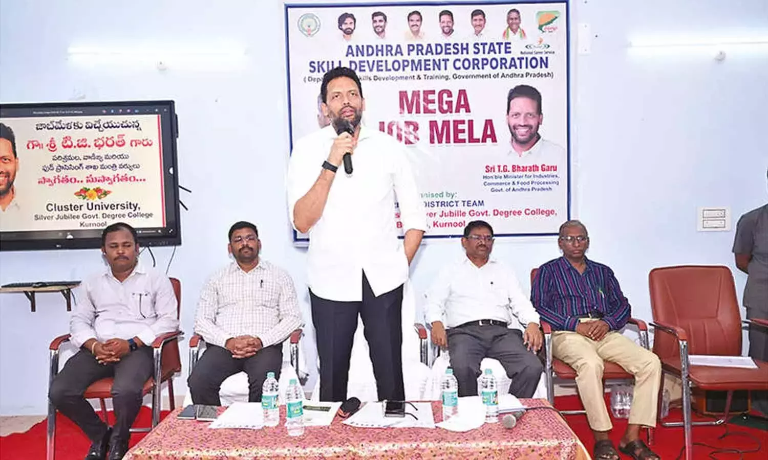 मिन भरत ने युवाओं से AI के दौर के लिए नई स्किल्स सीखने का आग्रह किया मिन भरत ने युवाओं से AI के दौर के लिए नई स्किल्स सीखने का आग्रह किया