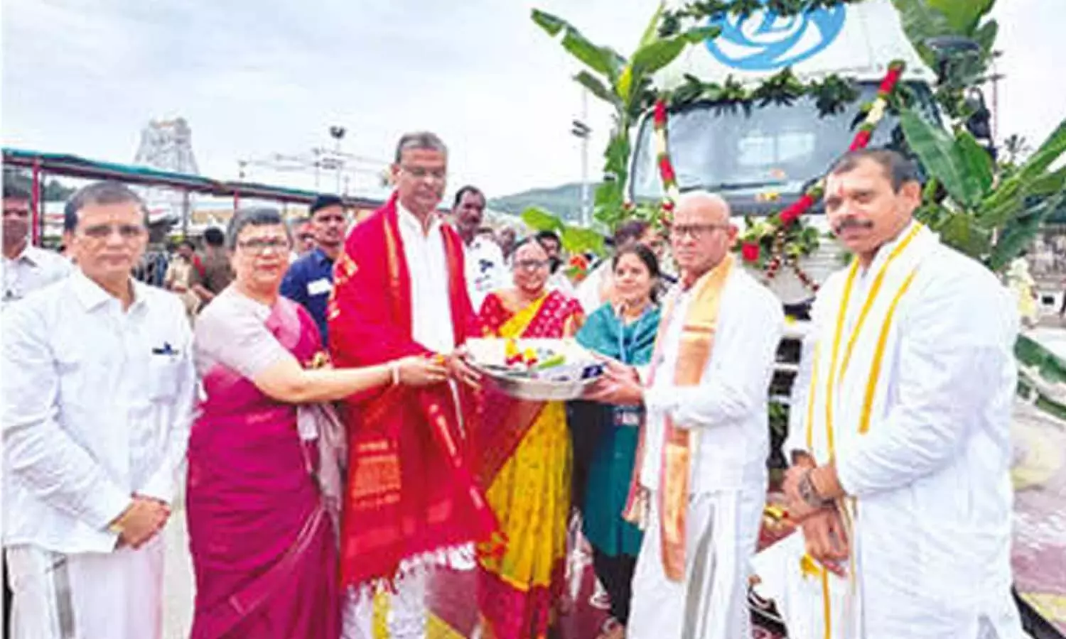 Andhra: अशोक लेलैंड ने TTD को नया ट्रक सौंपा Andhra: अशोक लेलैंड ने TTD को नया ट्रक सौंपा