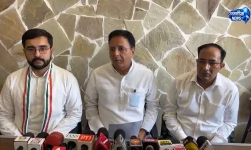 Surjewala ने दवा कीमत बढ़ोतरी पर केंद्र को घेरा Surjewala ने दवा कीमत बढ़ोतरी पर केंद्र को घेरा