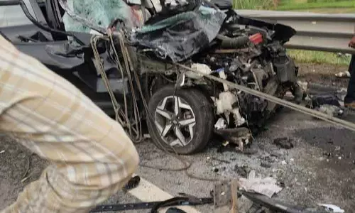 नूंह में खड़ी ट्रक से SUV की टक्कर, 4 लोगों की मौत नूंह में खड़ी ट्रक से SUV की टक्कर, 4 लोगों की मौत
