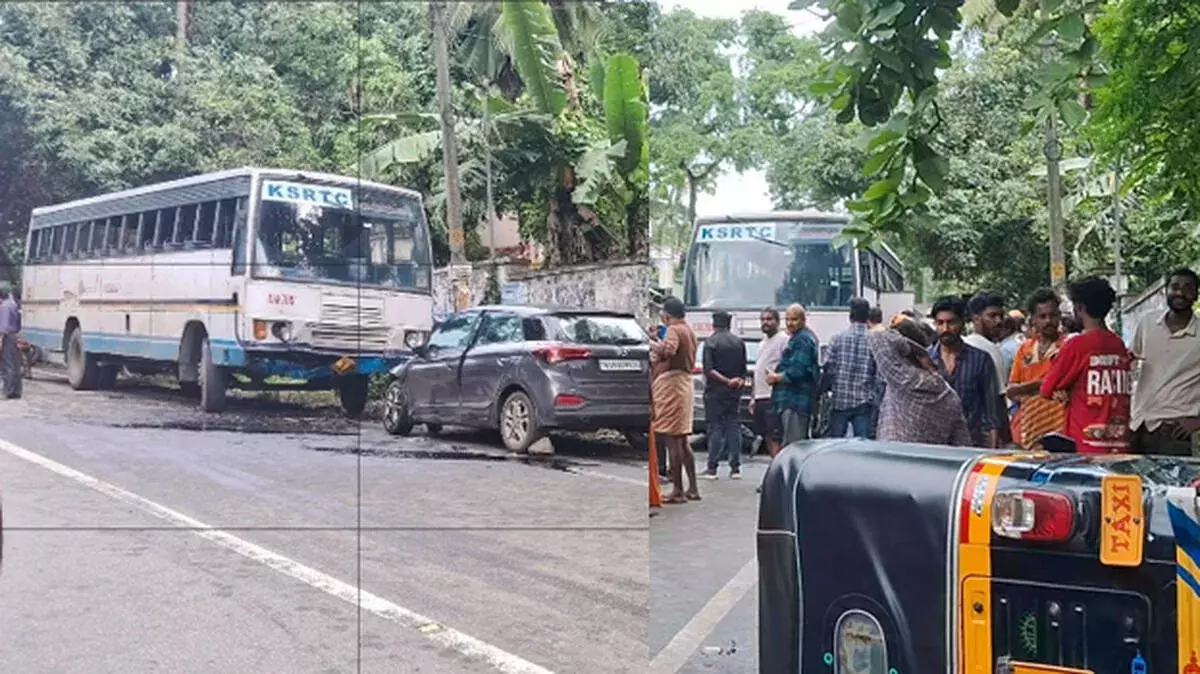 Kerala: बेकाबू कार की टक्कर में ऑटो और बस से भिड़ंत, पांच घायल Kerala: बेकाबू कार की टक्कर में ऑटो और बस से भिड़ंत, पांच घायल