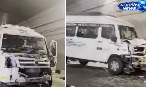 Atal टनल रोहतांग हादसा: तीन वाहन टकराए, चंडीगढ़ ट्रैवलर चालक पर लापरवाही का आरोप Atal टनल रोहतांग हादसा: तीन वाहन टकराए, चंडीगढ़ ट्रैवलर चालक पर लापरवाही का आरोप