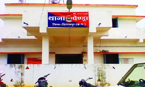 रेलवे स्टेशन में पकड़ाया जेल से भागा आरोपी रेलवे स्टेशन में पकड़ाया जेल से भागा आरोपी