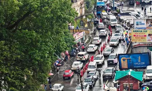 Shimla में भारी जाम, 11 लाख गाड़ियों का दबाव Shimla में भारी जाम, 11 लाख गाड़ियों का दबाव
