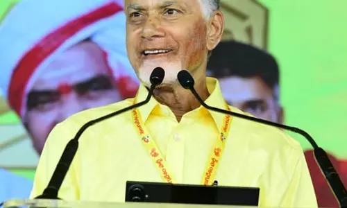 आंध्र प्रदेश के मुख्यमंत्री चंद्रबाबू नायडू निवेश लाने के लिए सिंगापुर दौरे पर रवाना आंध्र प्रदेश के मुख्यमंत्री चंद्रबाबू नायडू निवेश लाने के लिए सिंगापुर दौरे पर रवाना