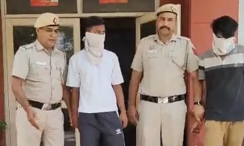 न्यू अशोक नगर पुलिस ने दो झपटमारों को गिरफ्तार किया, मोबाइल और मोटरसाइकिल बरामद न्यू अशोक नगर पुलिस ने दो झपटमारों को गिरफ्तार किया, मोबाइल और मोटरसाइकिल बरामद