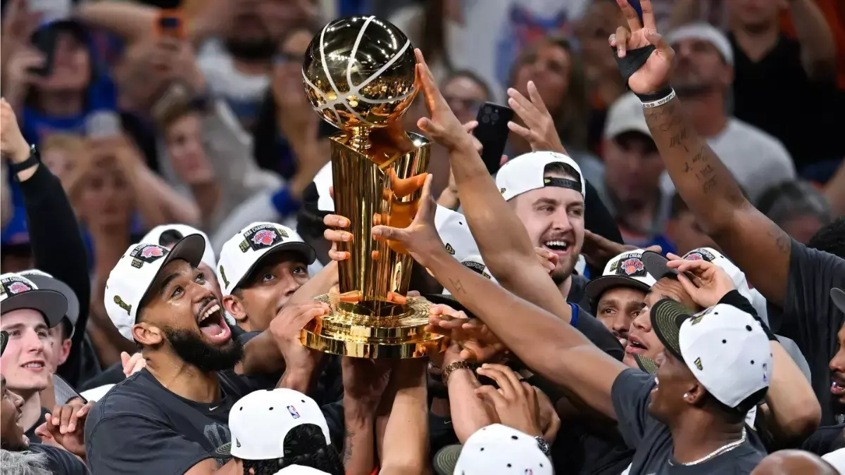 रोमांचक फाइनल में निक्स की जीत, स्पर्स को 94-90 से हराकर जीता NBA चैंपियनशिप खिताब रोमांचक फाइनल में निक्स की जीत, स्पर्स को 94-90 से हराकर जीता NBA चैंपियनशिप खिताब