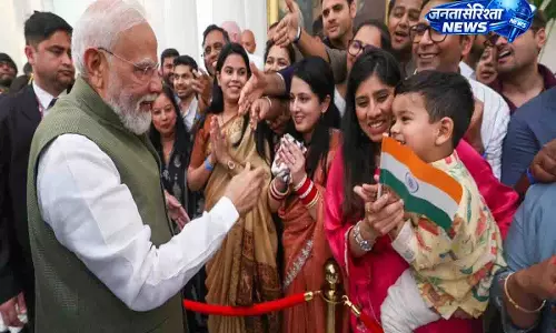 France की आधिकारिक यात्रा पर नीस पहुँचे PM मोदी का ज़ोरदार स्वागत हुआ France की आधिकारिक यात्रा पर नीस पहुँचे PM मोदी का ज़ोरदार स्वागत हुआ