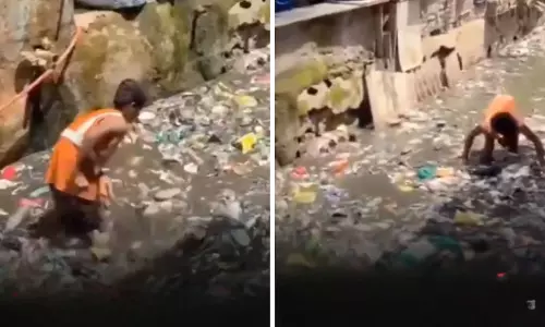 Wadala में बच्चों से नाली सफाई का वीडियो वायरल Wadala में बच्चों से नाली सफाई का वीडियो वायरल