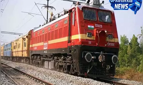 पाटलिपुत्र स्टेशन पर पत्थरबाज़ी के बाद ट्रेन सेवाएं बाधित, ईस्ट सेंट्रल रेलवे ने परीक्षार्थियों के लिए चलाई स्पेशल ट्रेनें पाटलिपुत्र स्टेशन पर पत्थरबाज़ी के बाद ट्रेन सेवाएं बाधित, ईस्ट सेंट्रल रेलवे ने परीक्षार्थियों के लिए चलाई स्पेशल ट्रेनें