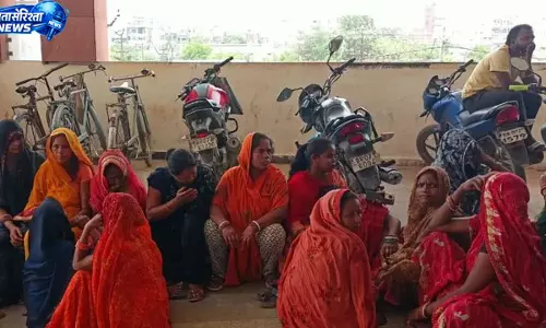 Bihar : नीलगाय के कूदने से टोटो पलटा , मासूम की मौत, मां और चालक घायल Bihar : नीलगाय के कूदने से टोटो पलटा , मासूम की मौत, मां और चालक घायल