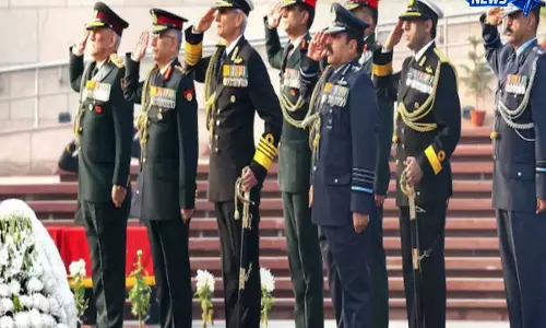 भारतीय सेना में बड़ा बदलाव, औपनिवेशिक पोशाक परंपराओं का अंत, नई यूनिफॉर्म पॉलिसी में बंदी और बैटल जैकेट शामिल भारतीय सेना में बड़ा बदलाव, औपनिवेशिक पोशाक परंपराओं का अंत, नई यूनिफॉर्म पॉलिसी में बंदी और बैटल जैकेट शामिल