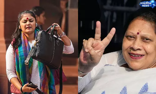 TMC में अंदरूनी कलह तेज, बागी सांसदों की दिल्ली में हलचल से सियासी तनाव बढ़ा TMC में अंदरूनी कलह तेज, बागी सांसदों की दिल्ली में हलचल से सियासी तनाव बढ़ा