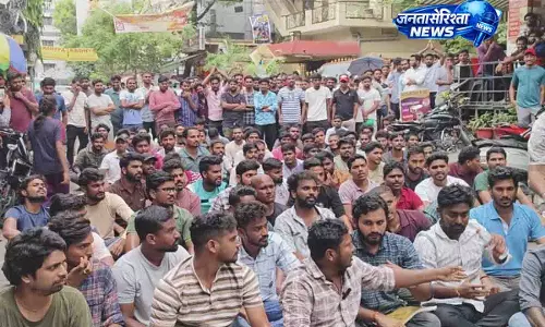 Telangana: दिलसुखनगर में भर्ती नोटिफिकेशन में देरी के खिलाफ बेरोजगारों की रैली Telangana: दिलसुखनगर में भर्ती नोटिफिकेशन में देरी के खिलाफ बेरोजगारों की रैली