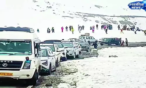 पहाडिय़ों पर बरसी चांदी, मैदानों में पानी पहाडिय़ों पर बरसी चांदी, मैदानों में पानी