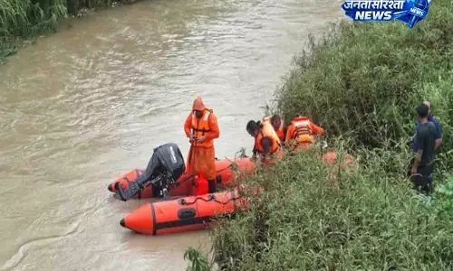 Manipur: चुराचांदपुर में खुगा नदी से लापता स्कूली छात्रा का शव बरामद Manipur: चुराचांदपुर में खुगा नदी से लापता स्कूली छात्रा का शव बरामद