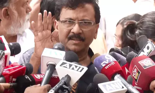 उद्धव ठाकरे की बैठक में सभी 9 सांसद शामिल, ‘ऑप टाइगर’ की अटकलों को संजय राउत ने किया खारिज उद्धव ठाकरे की बैठक में सभी 9 सांसद शामिल, ‘ऑप टाइगर’ की अटकलों को संजय राउत ने किया खारिज