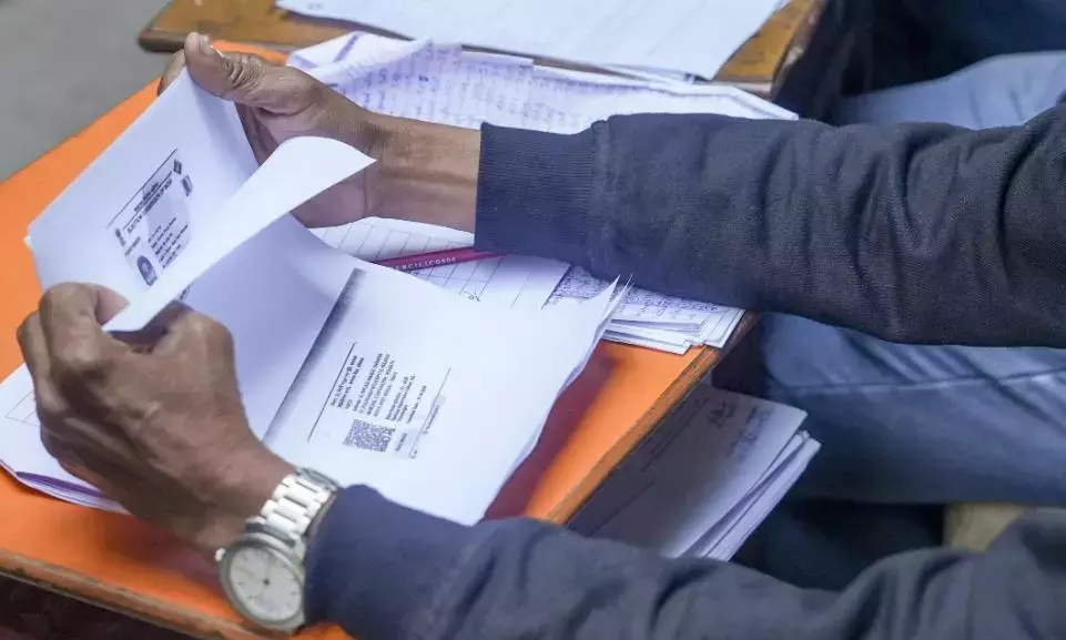 Telangana: हैदराबाद के 40% वोटरों को चुनाव आयोग से नोटिस मिल सकता है Telangana: हैदराबाद के 40% वोटरों को चुनाव आयोग से नोटिस मिल सकता है