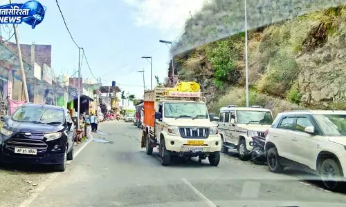 बिगड़ैल ट्रैफिक से जूझकर चूड़धार पहुंचे 10 हजार सैलानी बिगड़ैल ट्रैफिक से जूझकर चूड़धार पहुंचे 10 हजार सैलानी