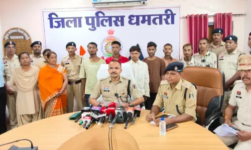 चोर गैंग धराया, जेवरात और नकदी के साथ 8 आरोपी गिरफ्तार चोर गैंग धराया, जेवरात और नकदी के साथ 8 आरोपी गिरफ्तार