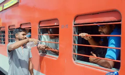 पाटलिपुत्र स्टेशन पर पथराव, ECR ने चलाई परीक्षा स्पेशल पाटलिपुत्र स्टेशन पर पथराव, ECR ने चलाई परीक्षा स्पेशल