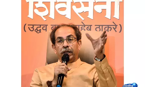 उद्धव ठाकरे की Matoshree में सांसदों के साथ बैठक उद्धव ठाकरे की Matoshree में सांसदों के साथ बैठक