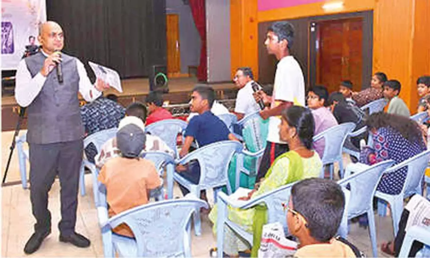 Andhra: अंग्रेज़ी अख़बार पढ़ने पर सेशन आयोजित किया गया