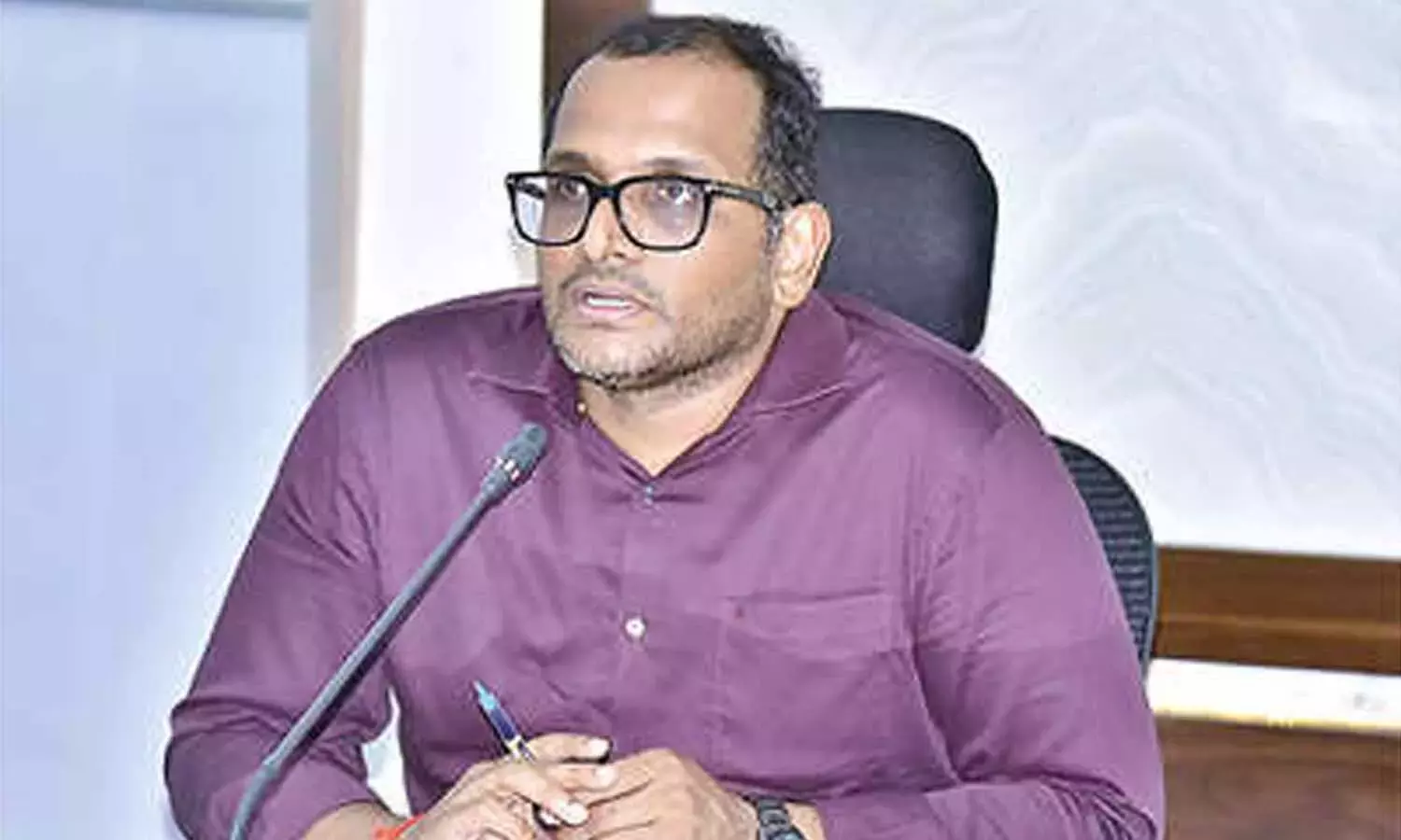 Collector ने चेतावनी दी है कि स्त्रीनिधि और उन्नति लोन डिफॉल्टर्स के खिलाफ सख्त कार्रवाई की जाएगी Collector ने चेतावनी दी है कि स्त्रीनिधि और उन्नति लोन डिफॉल्टर्स के खिलाफ सख्त कार्रवाई की जाएगी