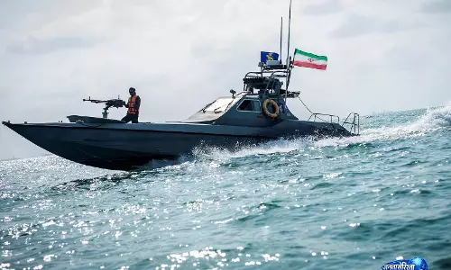 ईरान के IRGC ने एक नए ऑडियो में जहाज़ों को होर्मुज़ जलडमरूमध्य से गुज़रने के ख़िलाफ़ चेतावनी दी ईरान के IRGC ने एक नए ऑडियो में जहाज़ों को होर्मुज़ जलडमरूमध्य से गुज़रने के ख़िलाफ़ चेतावनी दी