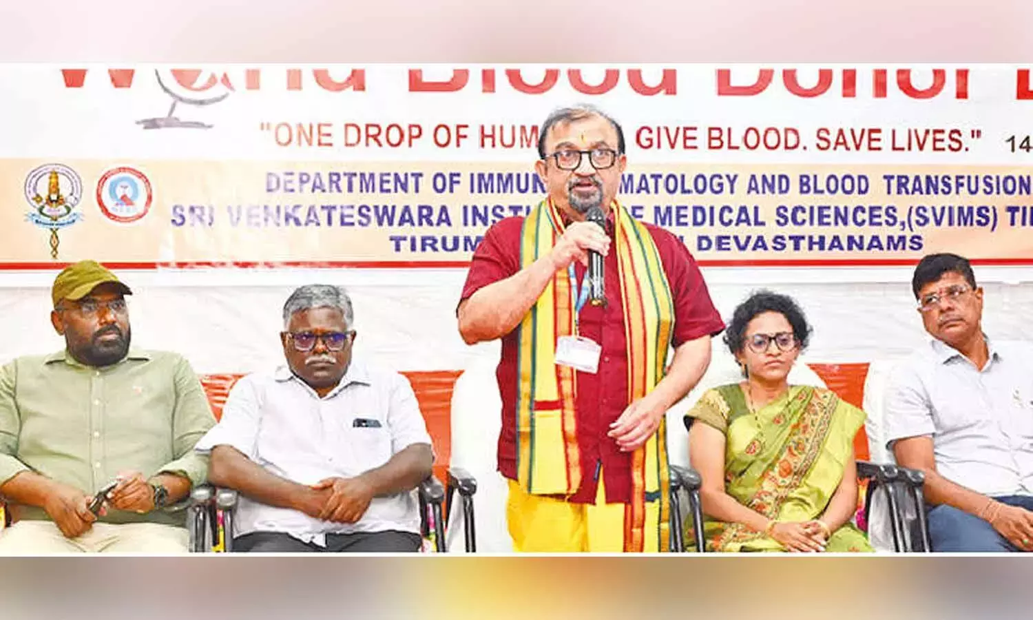 SVIMS के डायरेक्टर का कहना है कि रक्तदान करना किसी की जान बचाने के बराबर है SVIMS के डायरेक्टर का कहना है कि रक्तदान करना किसी की जान बचाने के बराबर है